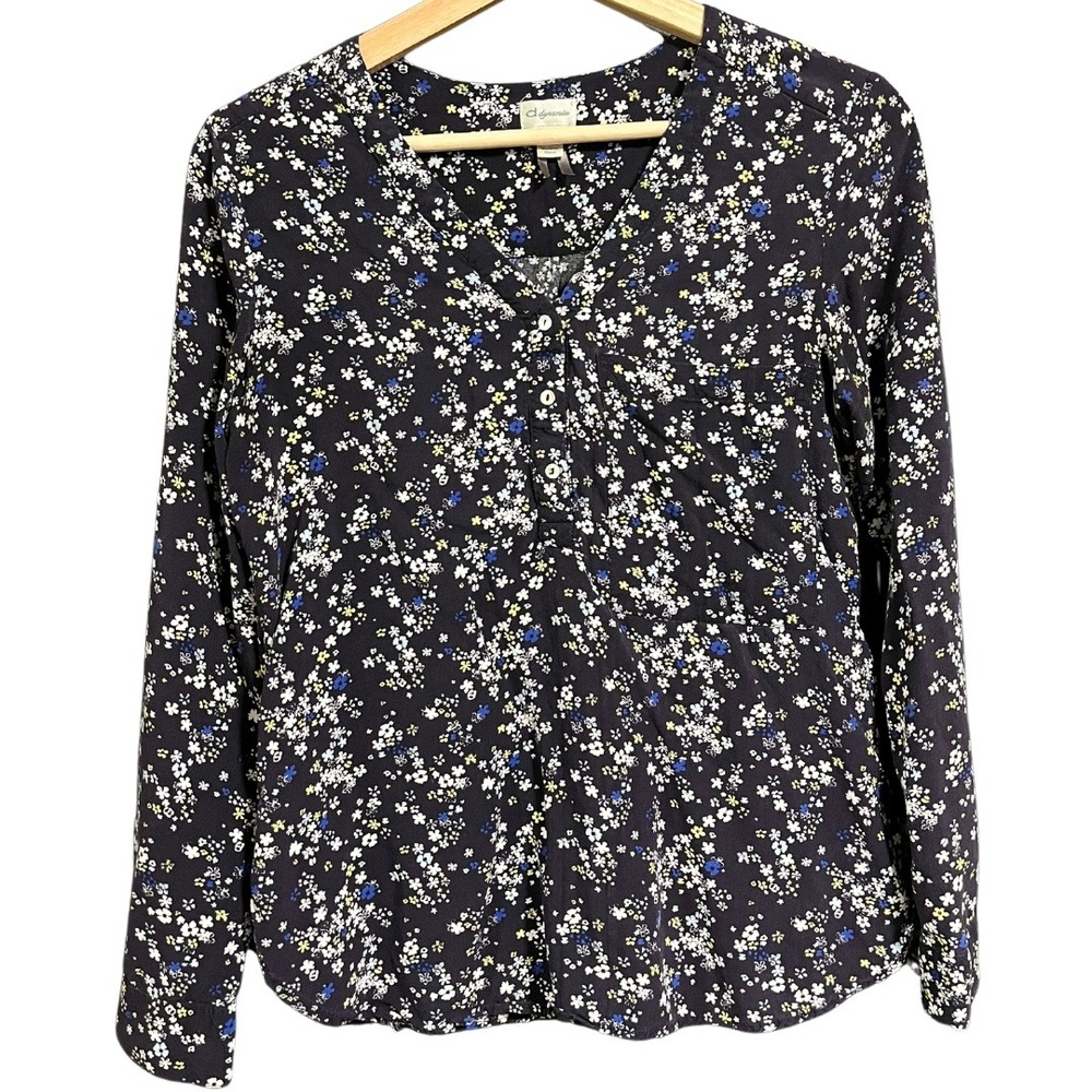 Ditsy Floral White Yellow Navy Blue Long Sleeve V-Neck Blouse – Dynamite, XS